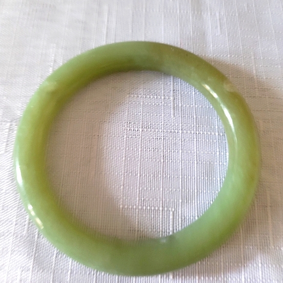 Vintage JADE Green Bangle Bracelet - Picture 1 of 10
